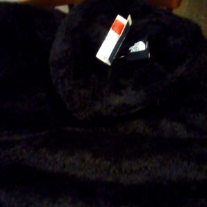 Women's northface fleece size XXL Black. Brand new with tags on from Marshalls.